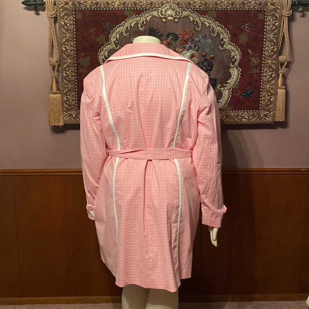 Light Weight Jacket Or House Coat - image 6